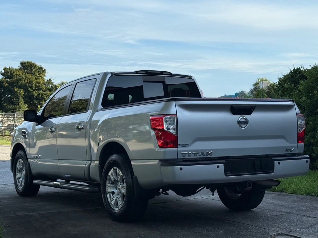 2017 Nissan Titan Image 12
