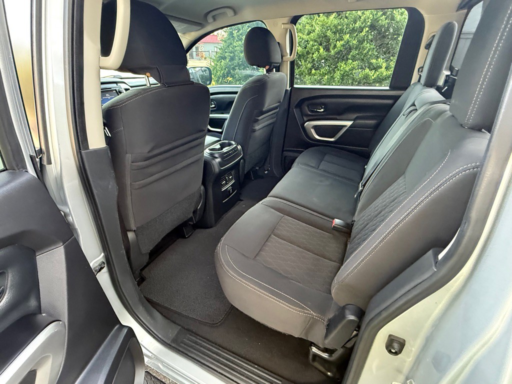 2017 Nissan Titan Image 14