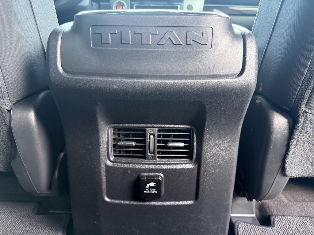 2017 Nissan Titan Image 15
