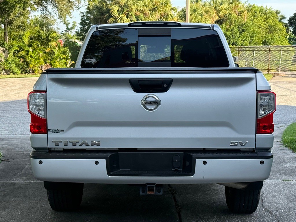 2017 Nissan Titan Image 16