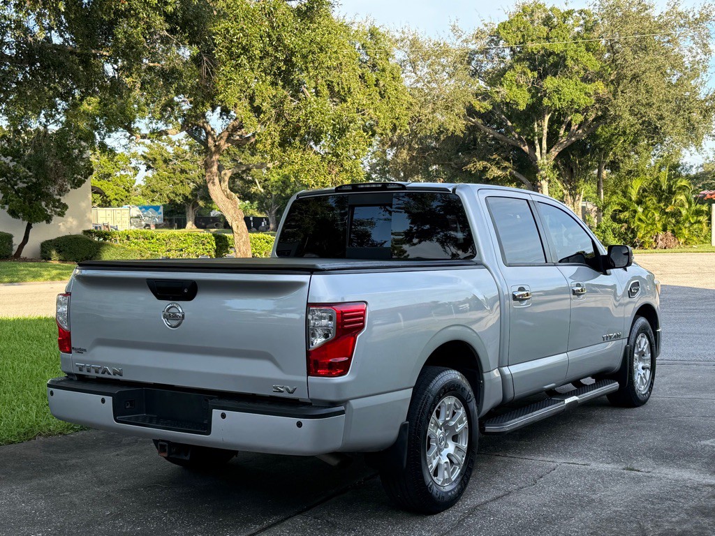 2017 Nissan Titan Image 18