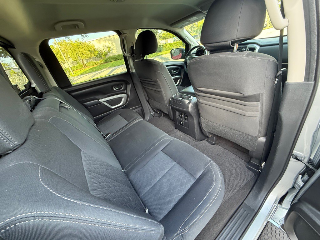 2017 Nissan Titan Image 21