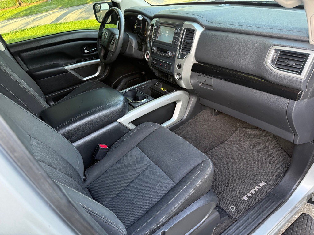 2017 Nissan Titan Image 25