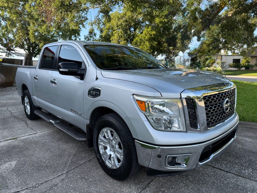 2017 Nissan Titan Image 26