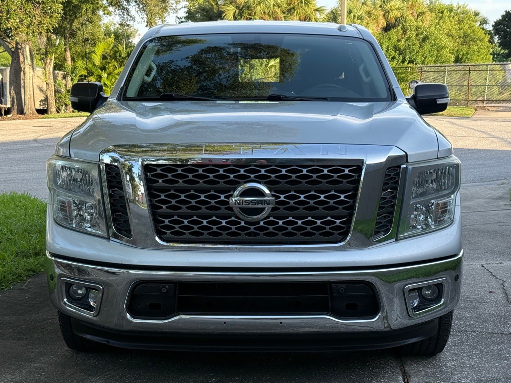 2017 Nissan Titan Image 27