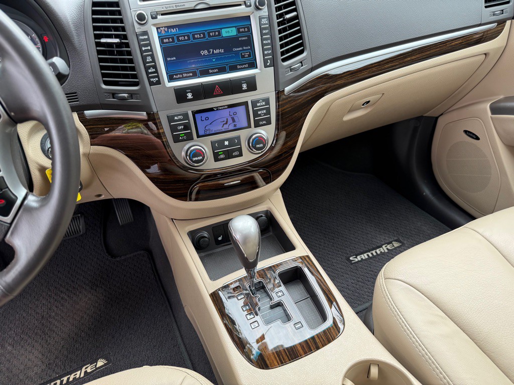 2012 Hyundai Santa Fe Image 9