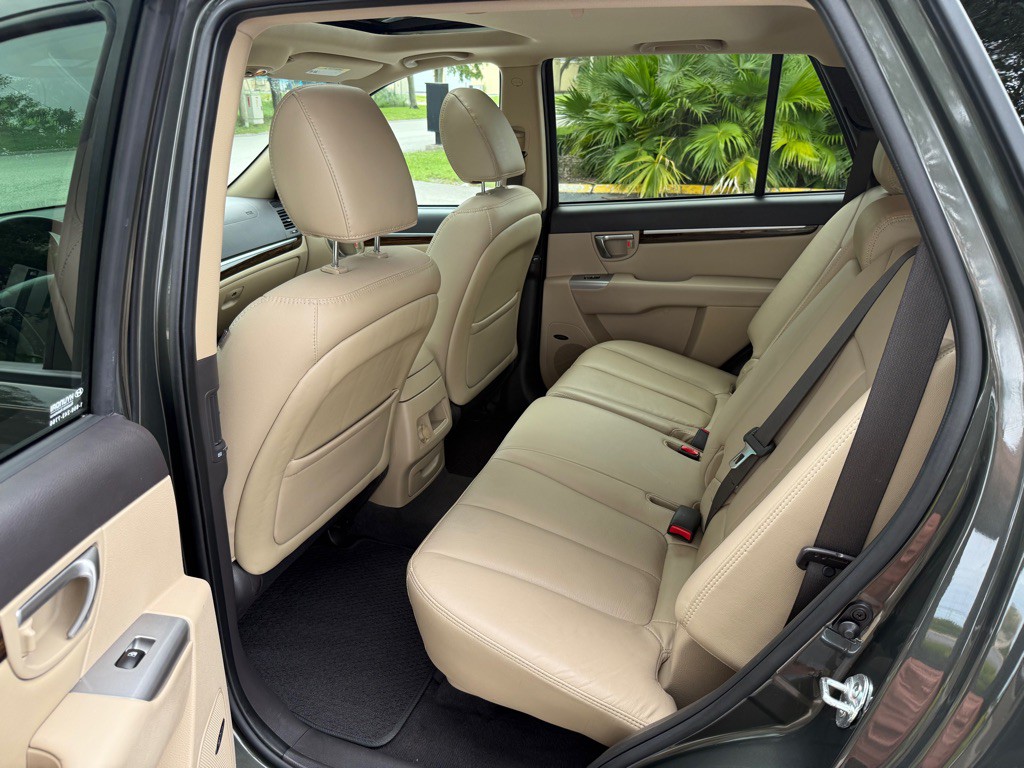 2012 Hyundai Santa Fe Image 12