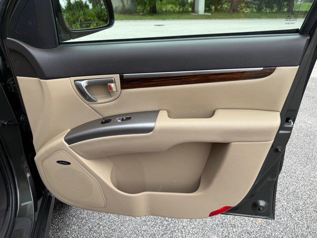 2012 Hyundai Santa Fe Image 21