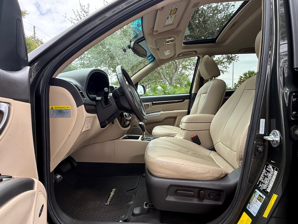 2012 Hyundai Santa Fe Image 32