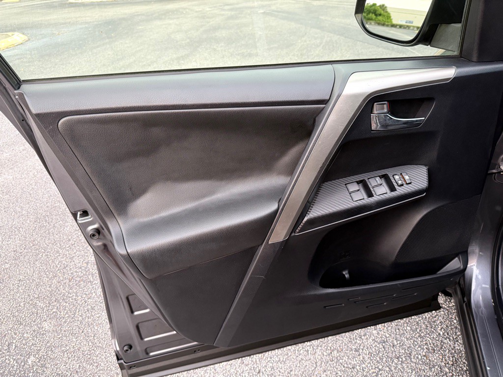 2015 Toyota Rav4 Image 5