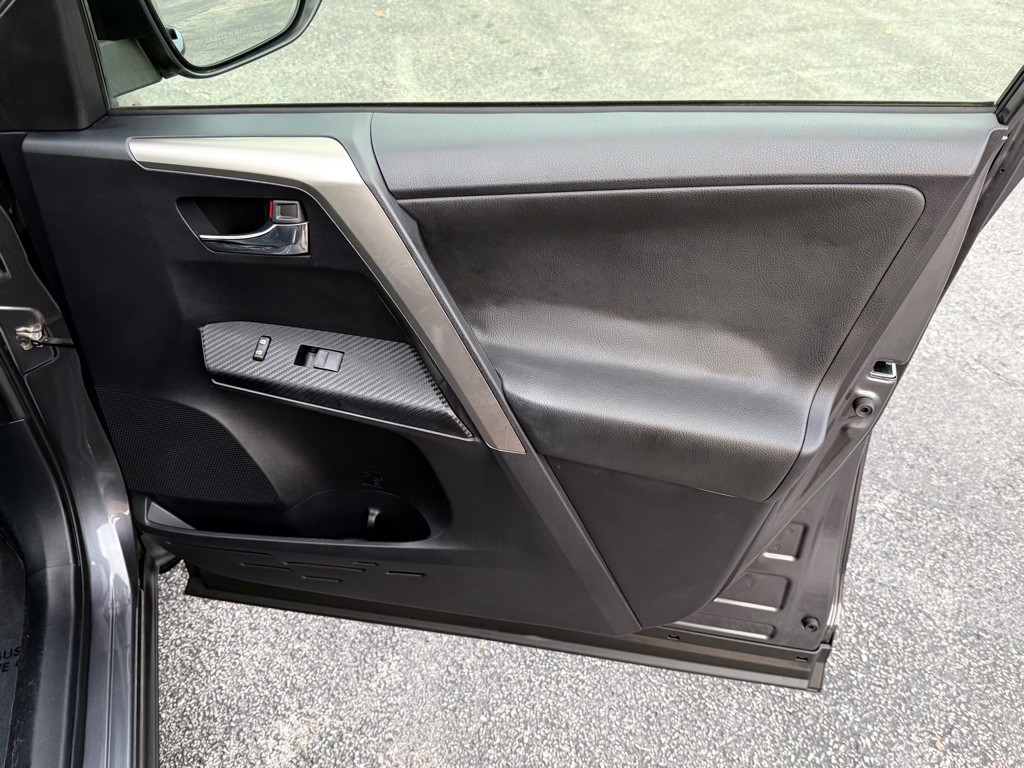 2015 Toyota Rav4 Image 17