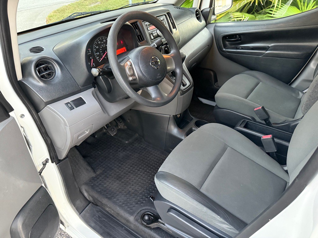 2016 Nissan NV200 Image 2