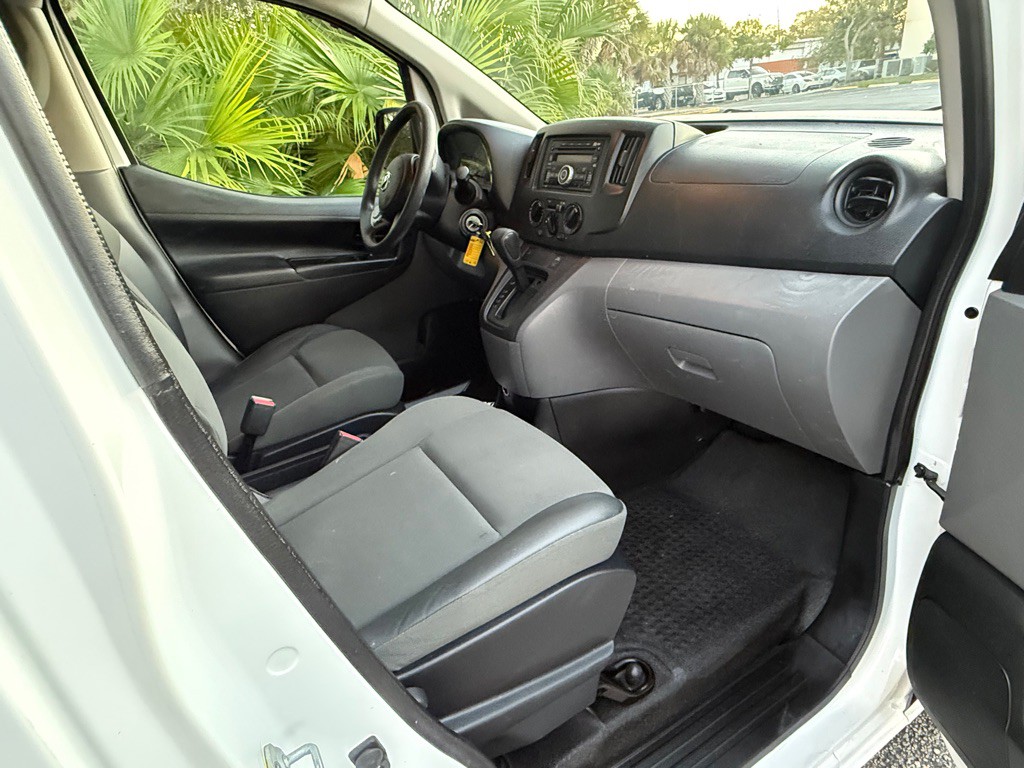 2016 Nissan NV200 Image 18