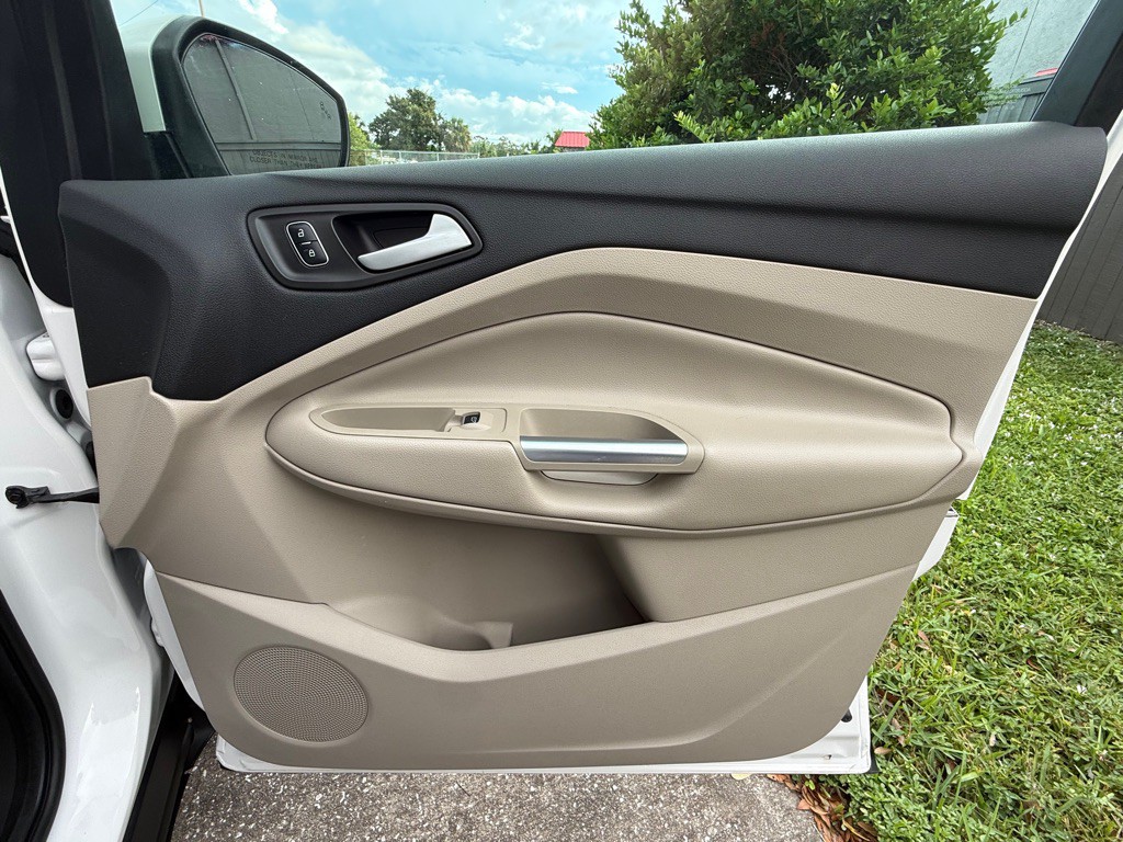 2017 Ford Escape Image 32