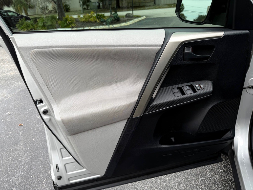 2013 Toyota Rav4 Image 5