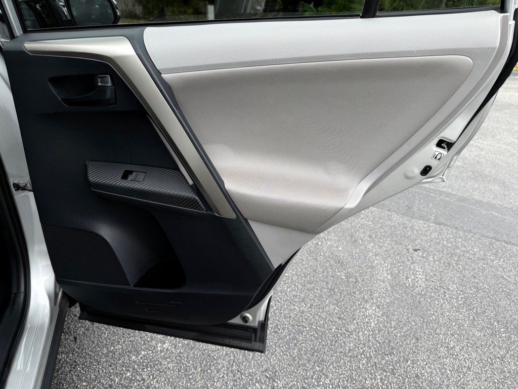 2013 Toyota Rav4 Image 18