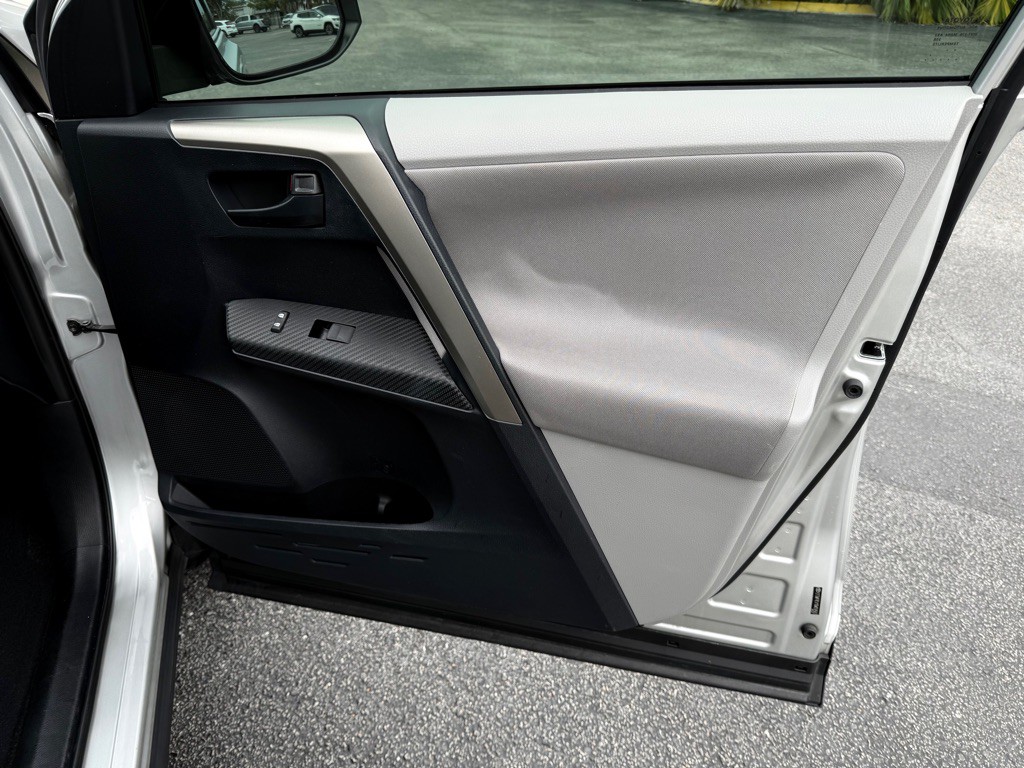 2013 Toyota Rav4 Image 21