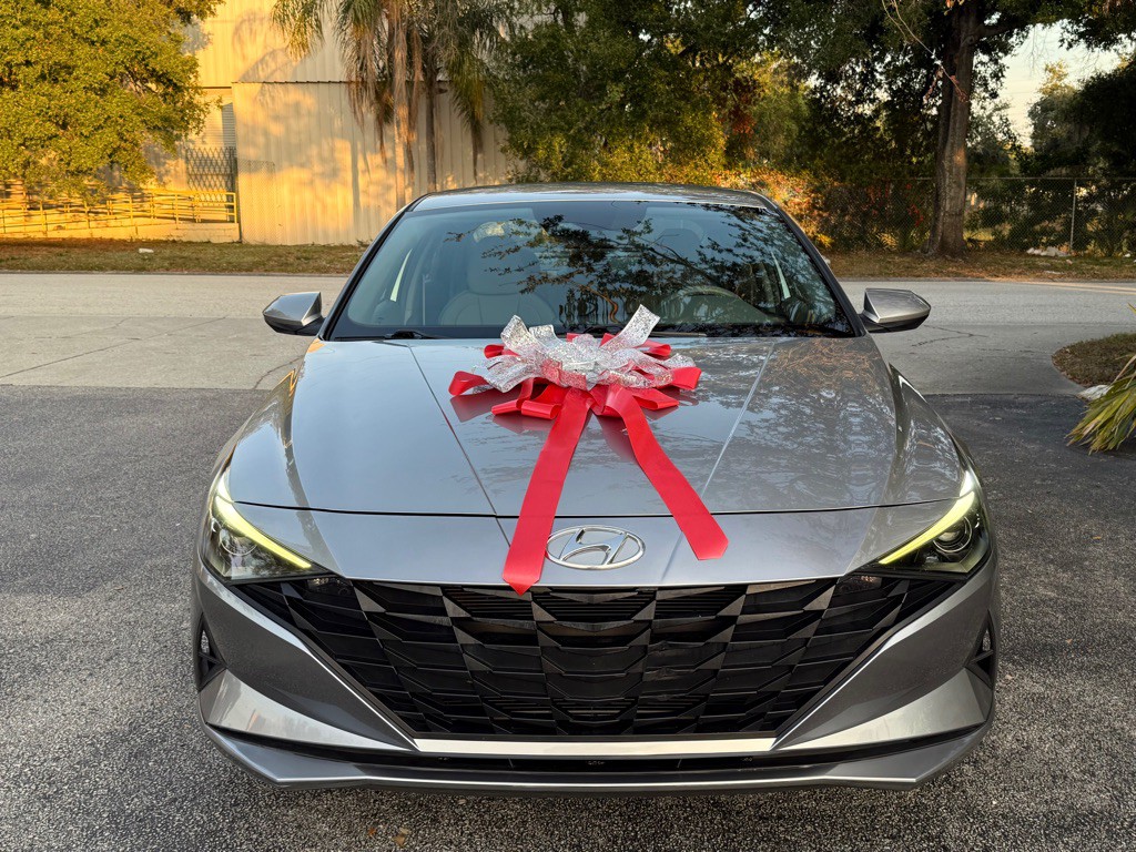 2022 Hyundai Elantra Image 1