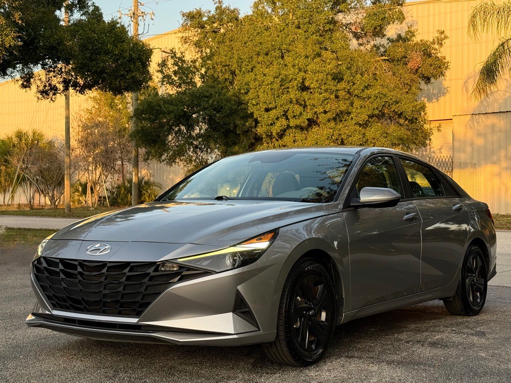 2022 Hyundai Elantra Image 2