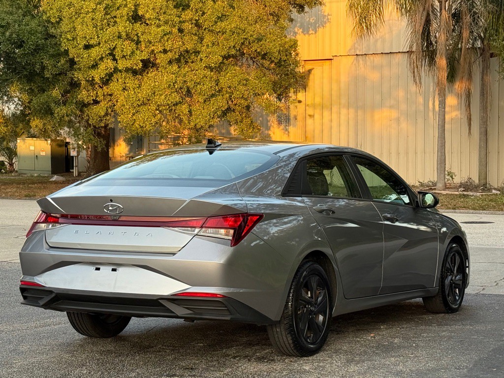 2022 Hyundai Elantra Image 4