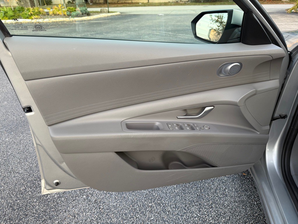 2022 Hyundai Elantra Image 6