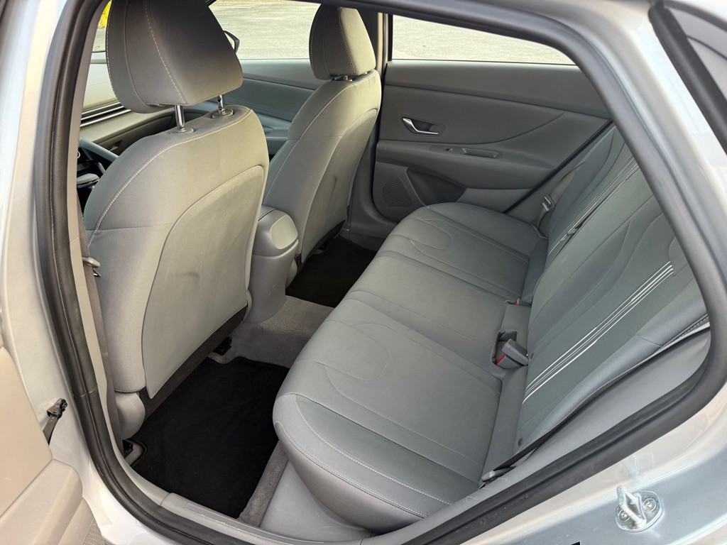 2022 Hyundai Elantra Image 15