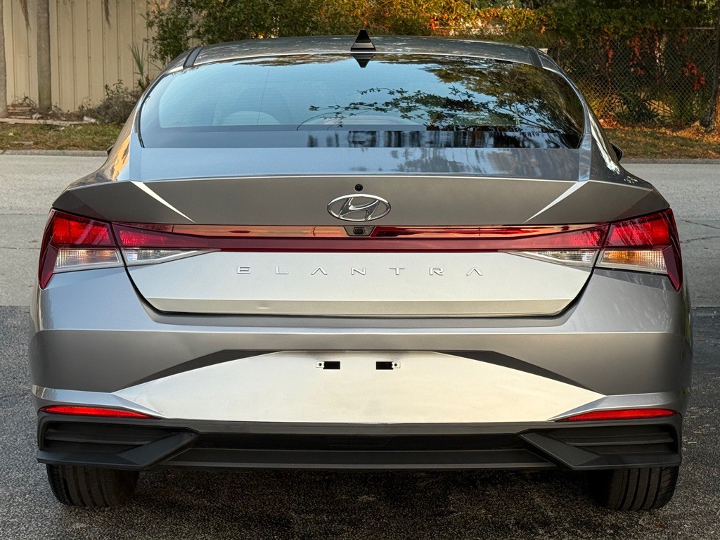 2022 Hyundai Elantra Image 16