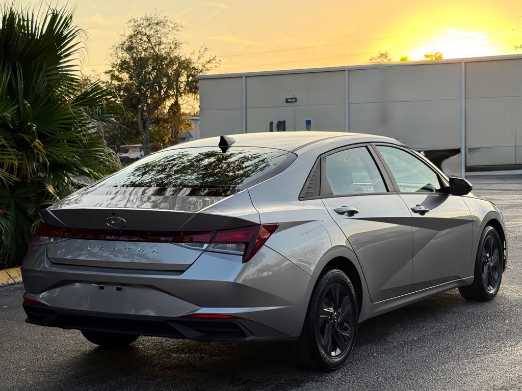 2022 Hyundai Elantra Image 18