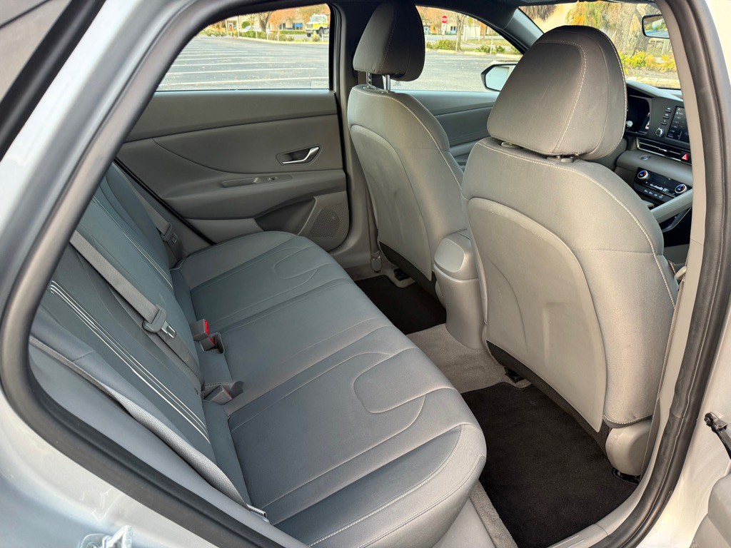 2022 Hyundai Elantra Image 20