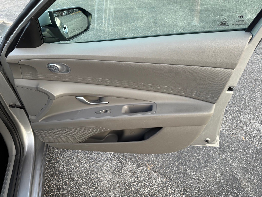 2022 Hyundai Elantra Image 22