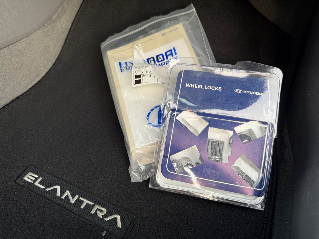 2022 Hyundai Elantra Image 31