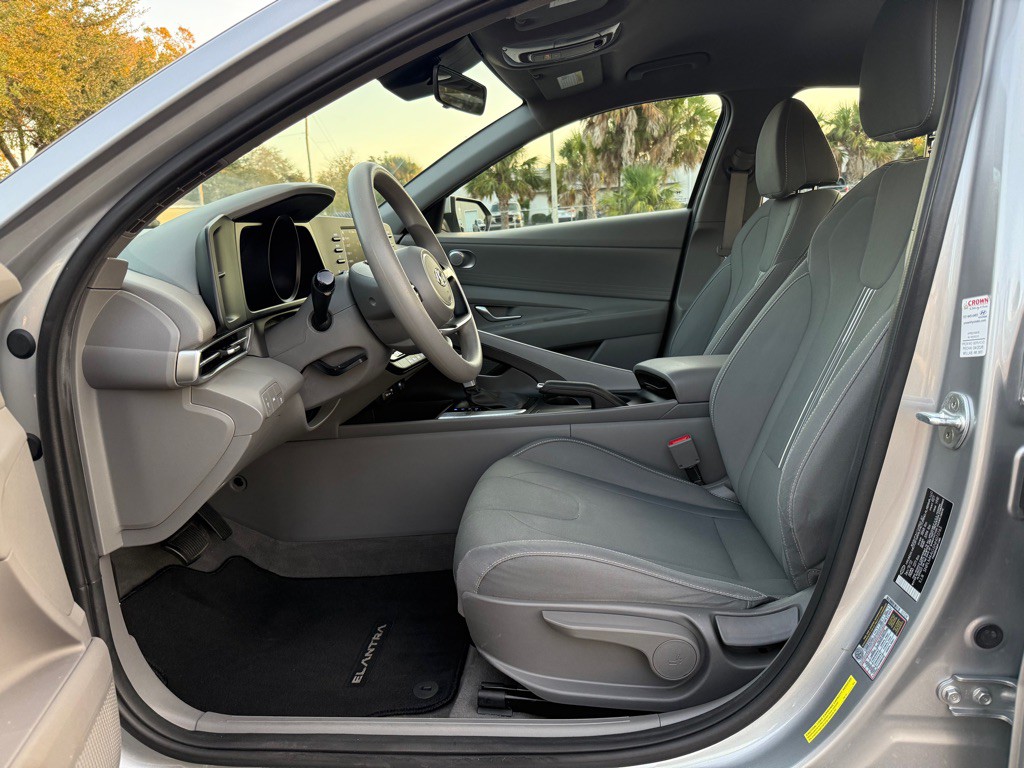 2022 Hyundai Elantra Image 6
