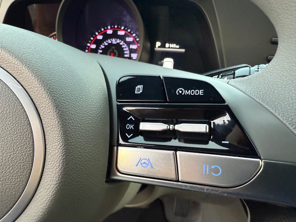 2022 Hyundai Elantra Image 9