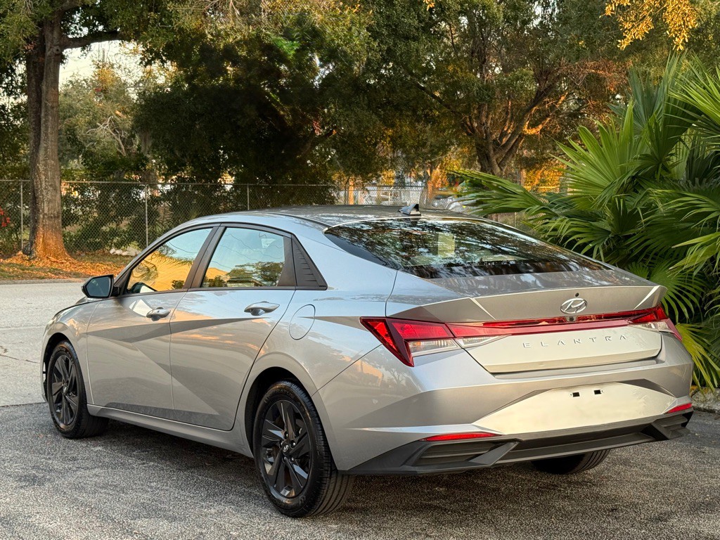 2022 Hyundai Elantra Image 12