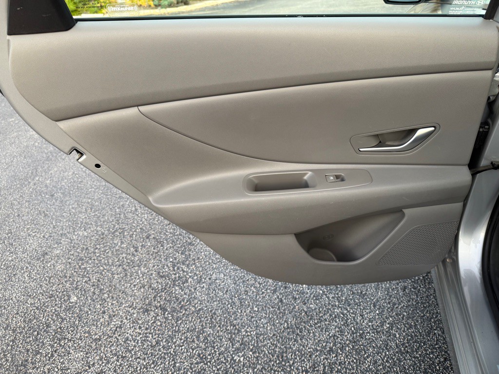 2022 Hyundai Elantra Image 13