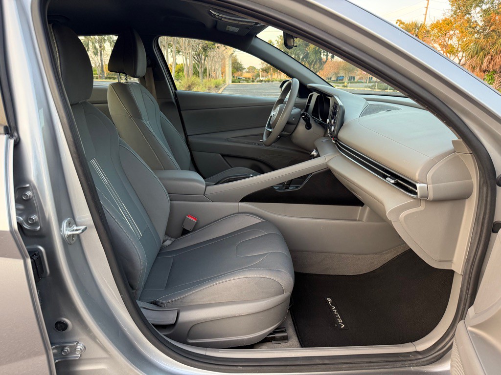 2022 Hyundai Elantra Image 22