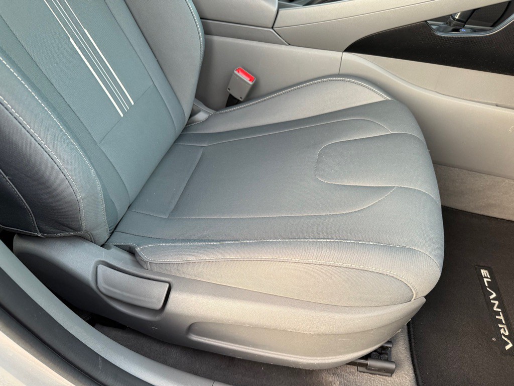 2022 Hyundai Elantra Image 23