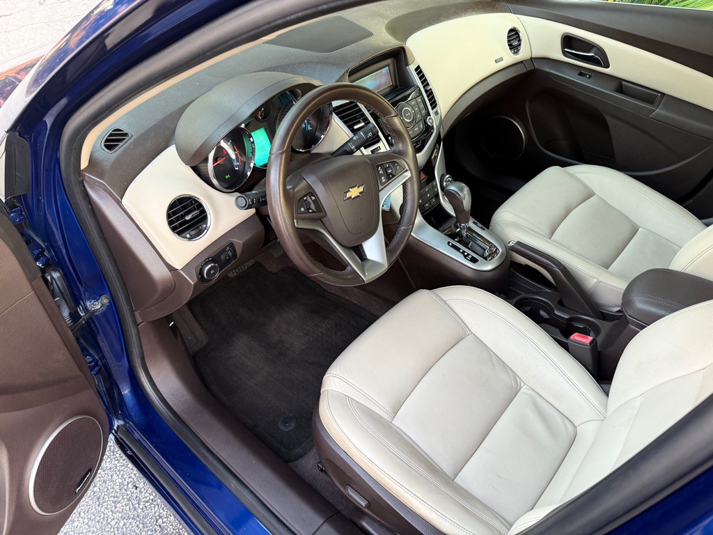 2012 Chevrolet Cruze Image 2