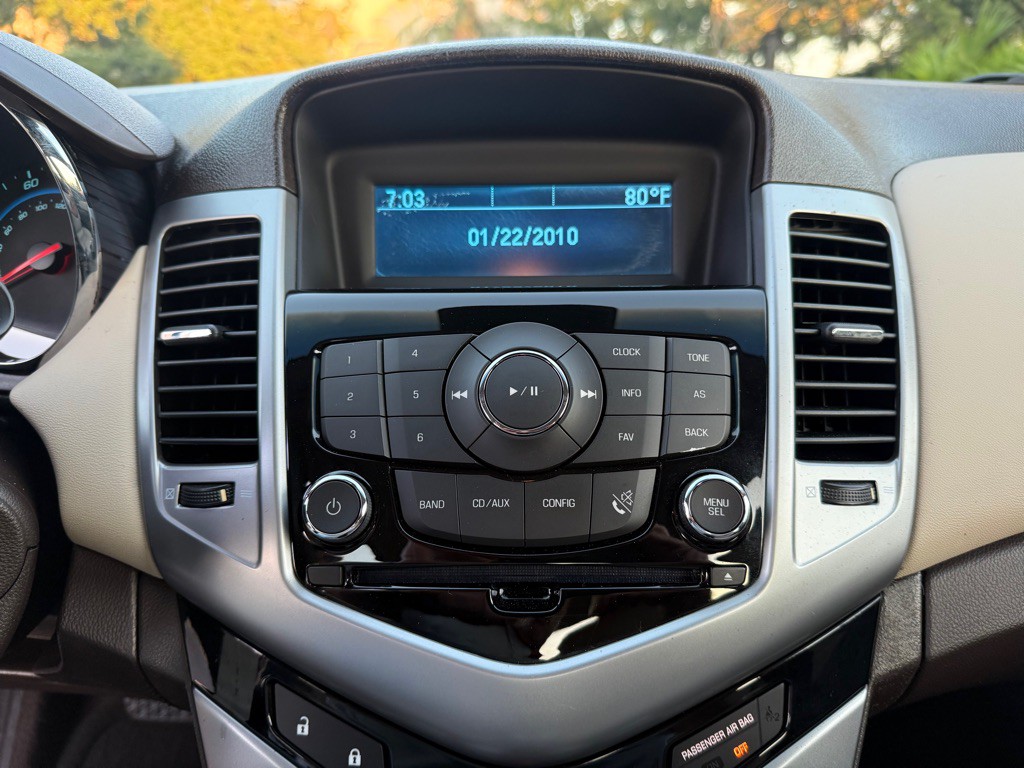 2012 Chevrolet Cruze Image 10