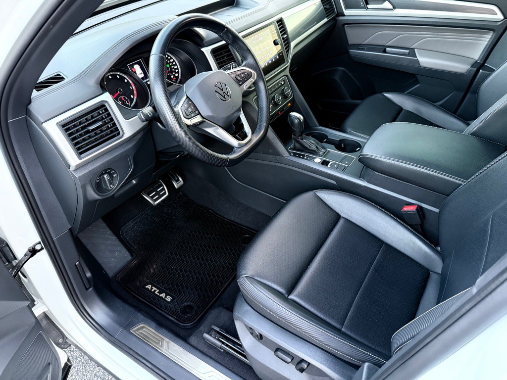 2021 Volkswagen Atlas Cross Sport Image 2