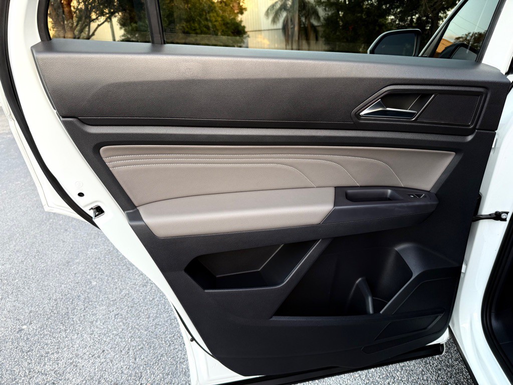 2021 Volkswagen Atlas Cross Sport Image 15