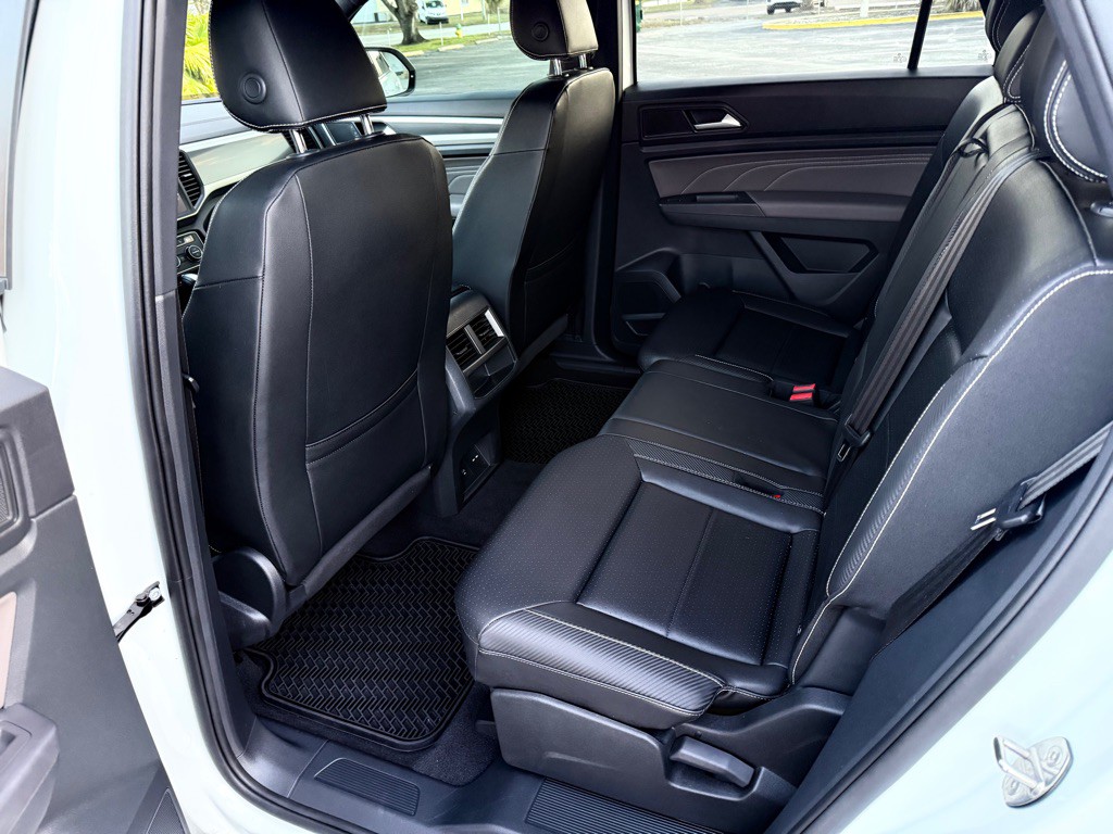 2021 Volkswagen Atlas Cross Sport Image 16