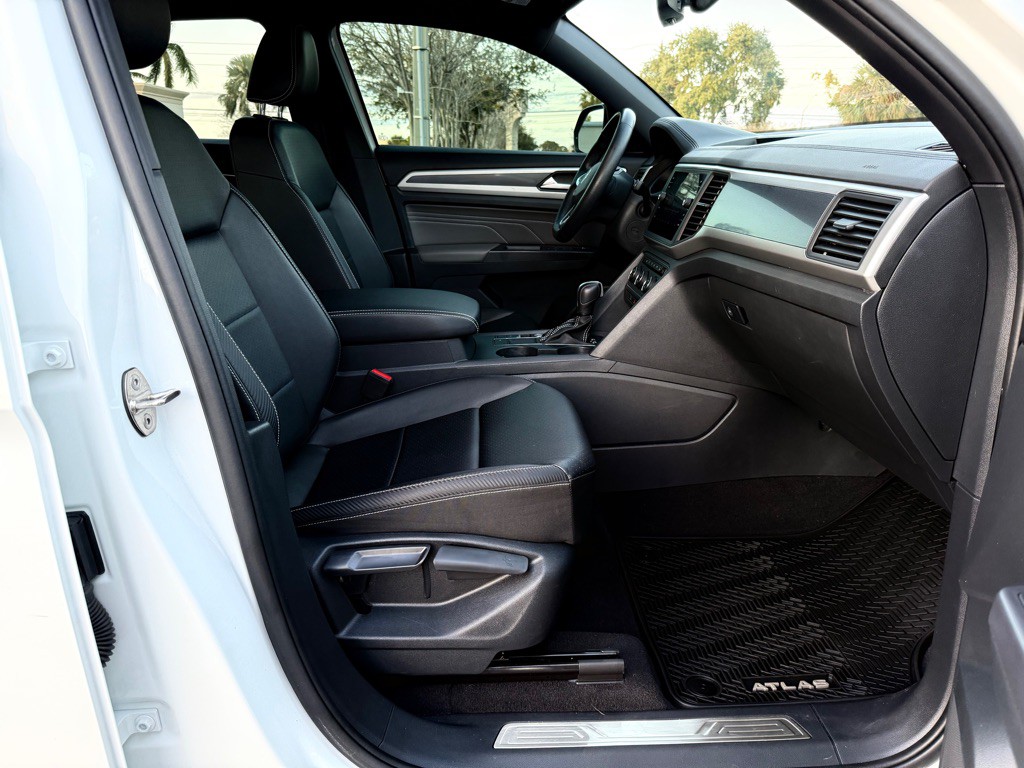 2021 Volkswagen Atlas Cross Sport Image 24