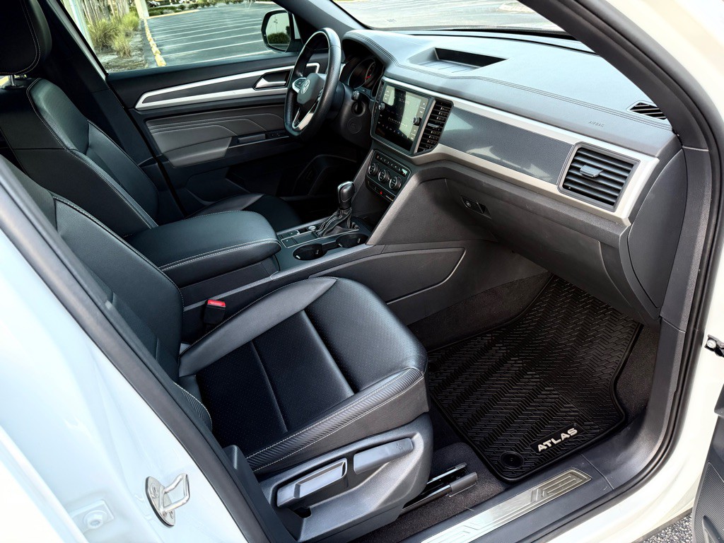 2021 Volkswagen Atlas Cross Sport Image 25