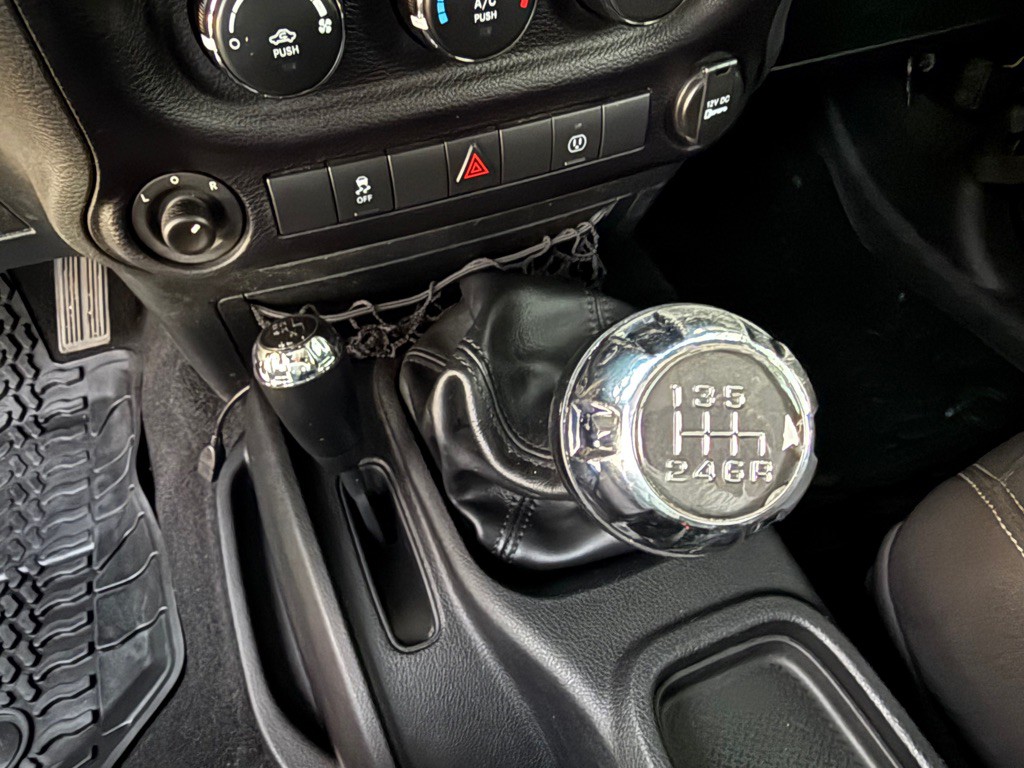 2016 Jeep Wrangler Image 9