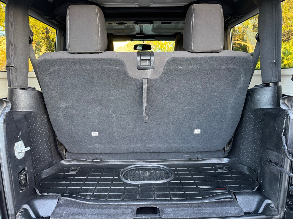 2016 Jeep Wrangler Image 14