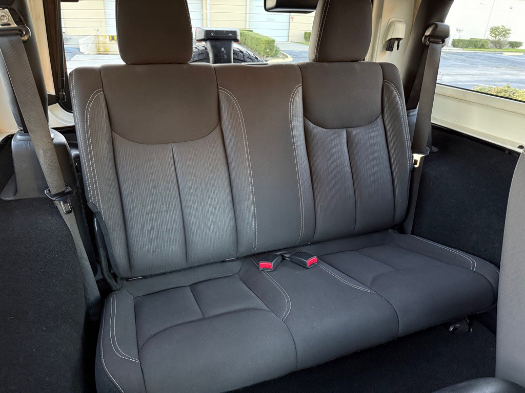 2016 Jeep Wrangler Image 15