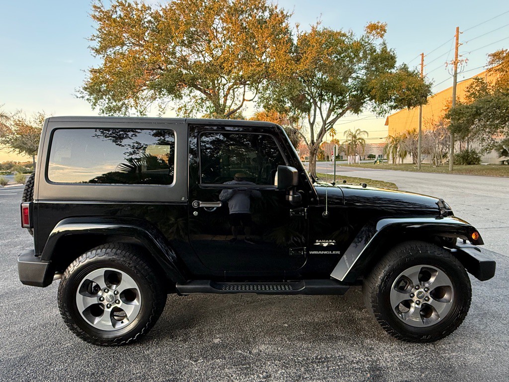 2016 Jeep Wrangler Image 16