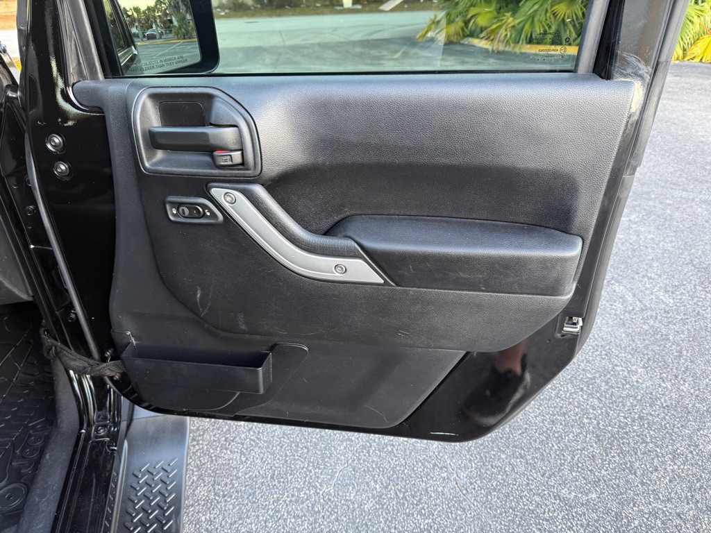 2016 Jeep Wrangler Image 17