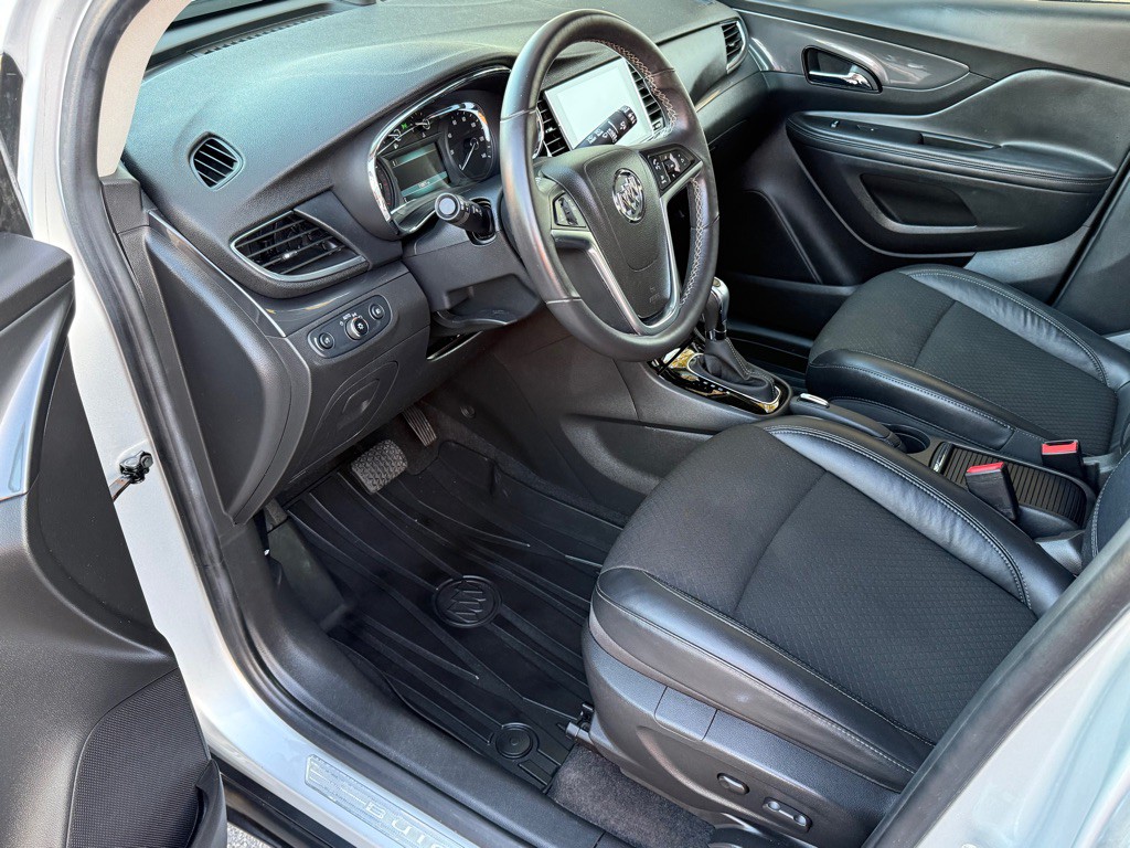 2017 Buick Enclave Image 2